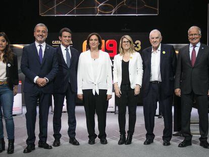 De izquierda a derecha los candidatos de la CUP, Anna Saliente, del PSC, Jaume Collboni, de Ciutadans, Manuel Valls, de Barcelona en Comu, Ada Colau, de Junts per Cat, Elsa Artadi, de Esquerra, Ernest Maragall y del PP Josep Bou