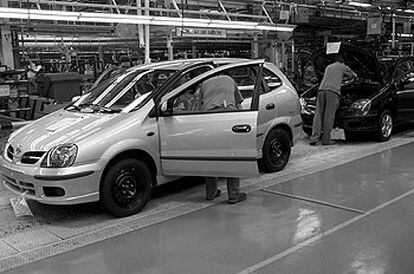 Inauguración de la cadena del Nissan Almera Tino, en Barcelona en junio de 2000.