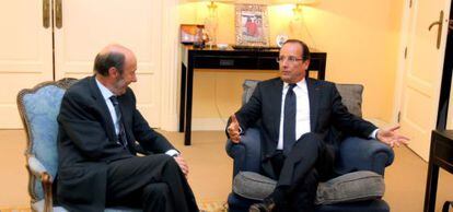Alfredo Pérez Rubalcaba y François Hollande, en su encuentro hoy en Madrid.