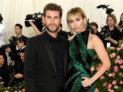 Liam Hemsworth y Miley Cyrus en la pasada gala del MET celebrada en mayo de 2019.