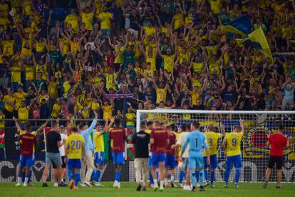 Jugadores del Cádiz celebran el triunfo ante el Villarreal, el 1 de septiembre, en el estadio Nuevo Mirandilla.