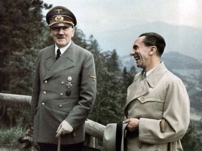 Hitler y Goebbels, durante un paseo en la residencia de monta&ntilde;a del Berghof, en Berchtesgaden, en junio de 1943. 