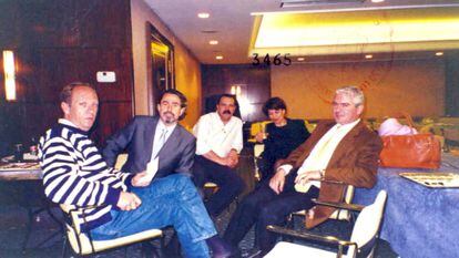 Los cabecillas de la trama, Francisco Correa (segundo por la izquierda) y Pablo Crespo (a la derecha con chaqueta marrón), junto a otros conocidos.