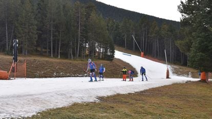 Una imagen de la estación de La Molina, en enero pasado, durante la supuesta temporada alta de esquí.