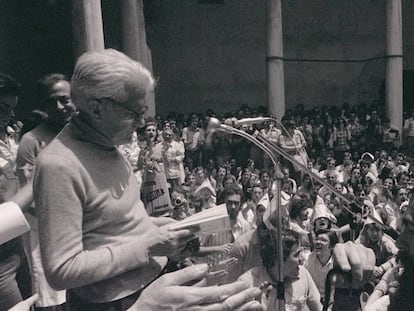 Blas de Otero, el 5 de junio de 1976, en un homenaje a Federico García Lorca, en Granada.