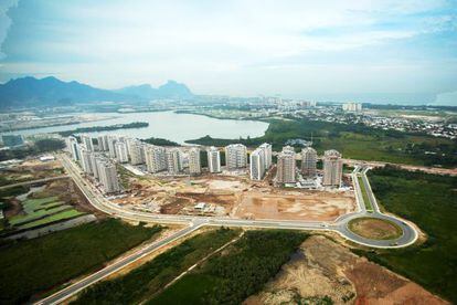 Obras de construcción de la villa olímpica, a un año de la apertura de los Juegos de Río 2016.