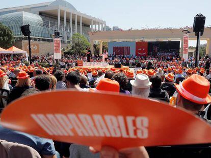 La vicepresidenta del Consell y candidata de Compromís a la Presidencia de la Generalitat, Mónica Oltra, durante el acto central de campaña en el Jardín del Turia de València. 