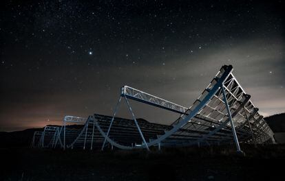 Telescopiio CHIME del Dominion Radio Astrophysical Observatory de Canadá, que será utilizado para medir la expansión del universo.