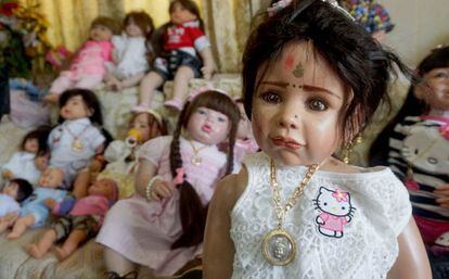 Los dueños de las muñecas Look thep las tratan como si fueran seres humanos.