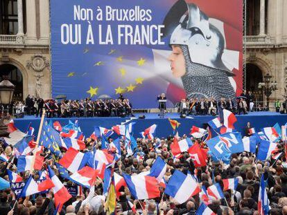 Seguidores del Frente Nacional franc&eacute;s en un mitin de Marine Le Pen, l&iacute;der del partido, el pasado 1 de mayo en Par&iacute;s. 