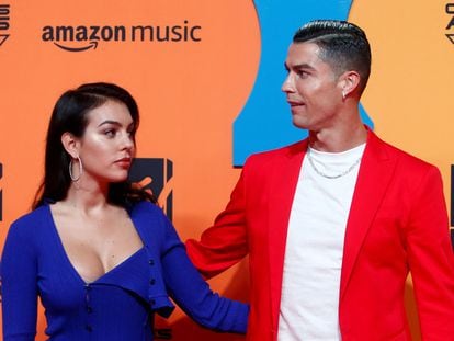 Cristiano Ronaldo y Georgina Rodríguez en la alfombra roja de los MTV Europe Music Awards de 2019.