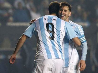 Messi celebra un gol con Higuain durante la Copa America&#039;2015