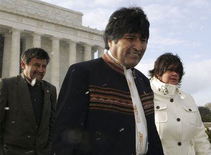 Evo Morales visita junto a miembros de su Gobierno el Monumento a Lincoln en Washington