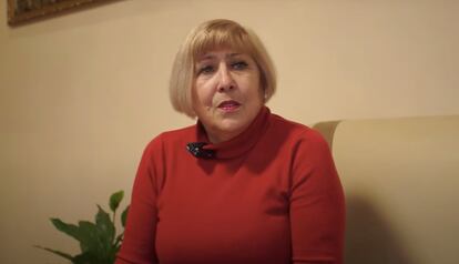 Estefania Psiuk, la madre del líder de Kalush Orchestra y convertida en la madre Ucrania, concediendo una entrevista a la televisión de su país publicada en YouTube.