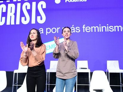Las dirigentes de Podemos y ministras Ione Belarra e Irene Montero, este sábado en un acto sobre feminismo en Madrid.
