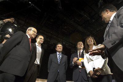 De izquierda a derecha, José Montilla, Joan Herrera, Artur Mas, Albert Rivera, Alicia Sánchez-Camacho, Joan Puigcercós, en TV-3.