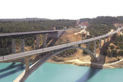 El viaducto de Contreras (Cuenca) es una de las obras más complejas incluidas en el nuevo trayecto de alta velocidad.