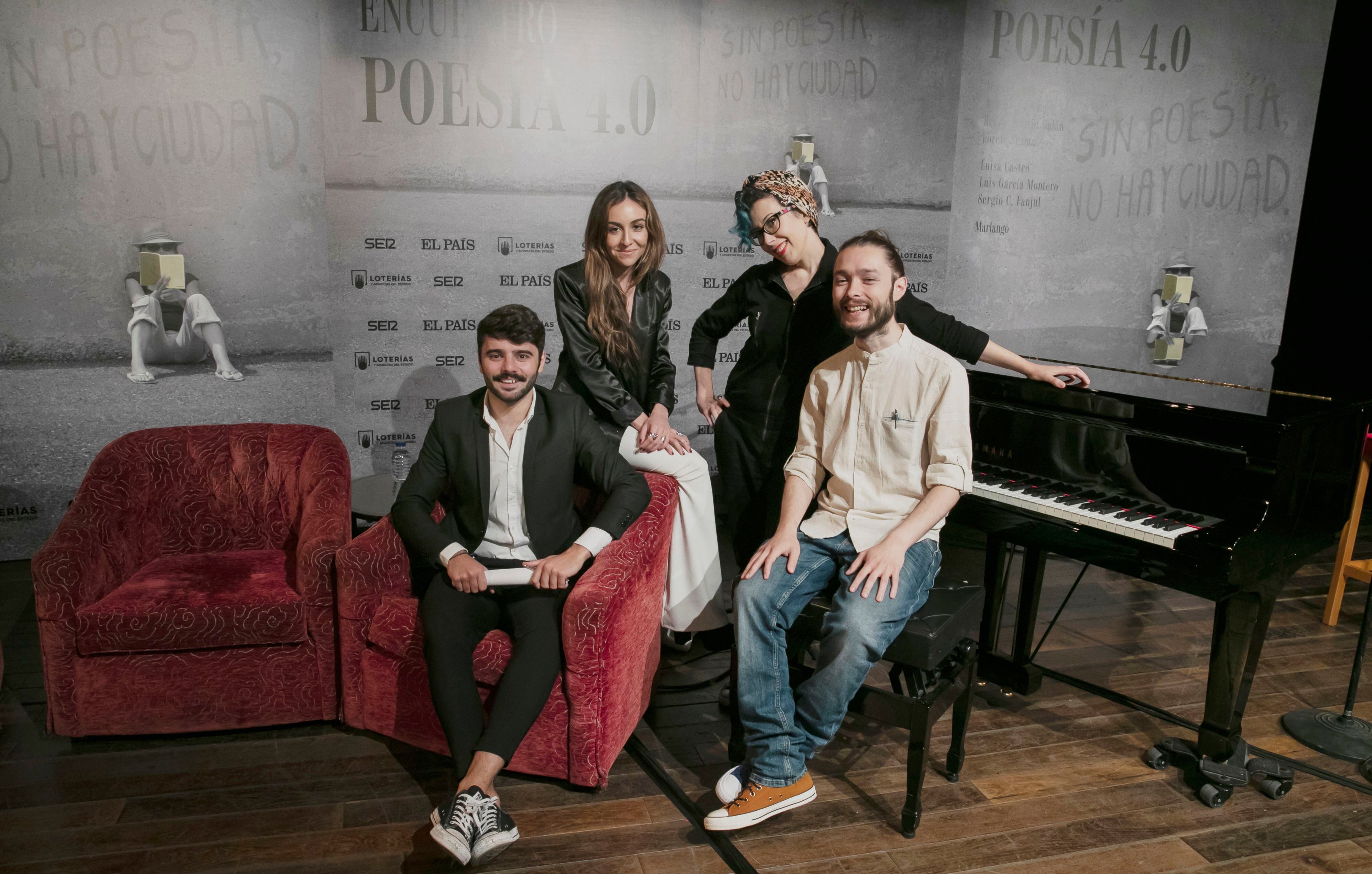 De izquierda a derecha: Miguel Gane, Loreto Sesma, Ana Elena Pena y  David Galán, Redry, en el Encuentro de Poesía en el Teatro Real, en 2019.