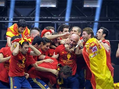 La alimentación es clave para un buen entrenamiento. En la imagen, la selección española celebra el triunfo en la Eurocopa de 2012.