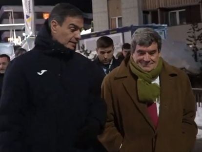 Pedro Sánchez lucía este miércoles el plumas de la marca Joma en Davos.