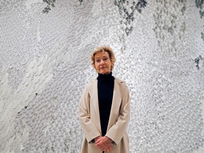 Soledad Sevilla posa delante de una de sus obras en febrero de 2019.