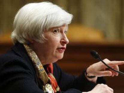La Fed reduce su programa de compra de bonos y rebaja la previsión de crecimiento