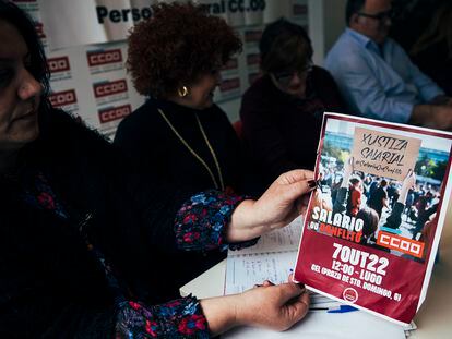 Representantes de los trabajadores de CC OO en Galicia, durante la rueda de prensa en la que anunciaron la huelga.