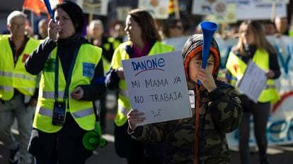 Protesta de treballadors de la fàbrica Danone de a Parets del Vallès.