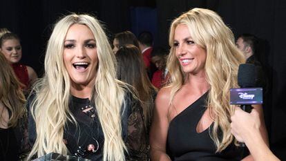 Las hermanas Spears, Jamie Lynn (izquierda) y Britney (derecha), en un evento musical en Los Ángeles, California, en abril de 2017.