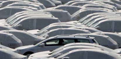 Autom&oacute;viles reci&eacute;n fabricados, listos para su entrega.