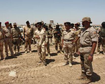 El coronel Salom con el general Mohgdad, jefe de la Brigada 92 y el general Sabbah (en el centro de la imagen), Jefe de la 16 División iraquí.