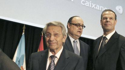 Javier García de Paredes (centro) junto a Gayoso y José Luis Pego.