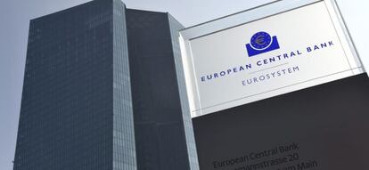 Vista del logotipo del Banco Central Europeo (BCE) en su sede de Fráncfort, Alemania. EFE/Archivo