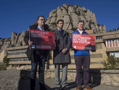 Víctimas de la pederastia, en una protesta en la abadía de Montserrat el pasado mes de febrero.