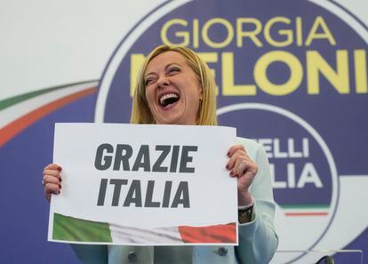 La líder de Hermanos de Italia, Giorgia Meloni, agradece su victoria electoral, este lunes en Roma.