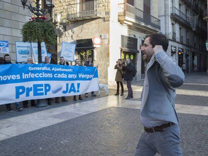 El conseller de Salut, Toni Comín, davant la manifestació a favor de la PrEP, al desembre a Barcelona.