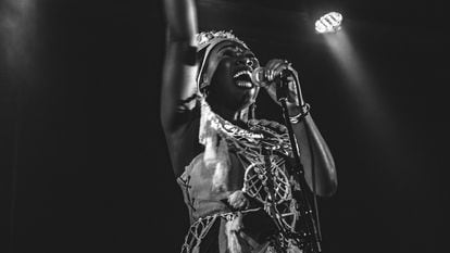 Djely Tapa presenta 'Barokan', un álbum que fusiona sonidos hechos a partir de la sonoridad de los instrumentos del Sahel con blues y electrónica.