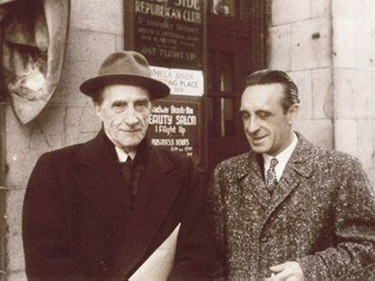 O artista francés Marcel Duchamp (esquerda) ao carón de Eugenio Granell.