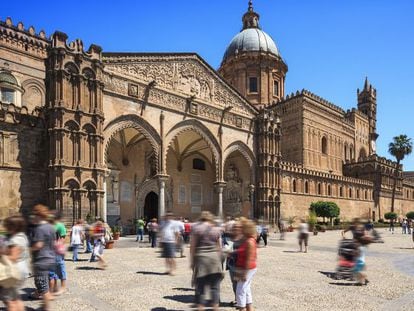 Entrada a la catedral de Palermo, de estilo &aacute;rabe-normando. 