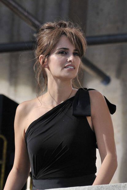 Penélope Cruz, en un rodaje publicitario en París.