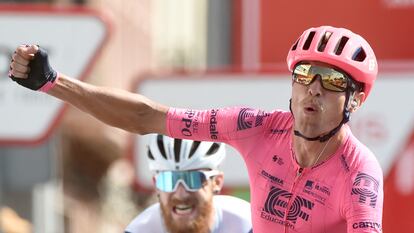 Magnus Cort celebra en Monforte su tercera victoria en la Vuelta.