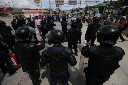 Un contingente de policías, este miércoles en Chilpancingo.