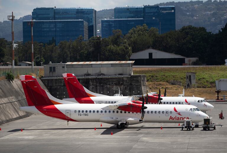 Aviones de Avianca aparcados en el aeropuerto La Aurora, en Ciudad de Guatemala.