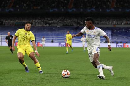 Reece James y Vinicius, en el Madrid-Chelsea de la temporada pasada.