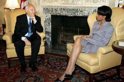 El ministro Moratinos, junto a Condoleezza Rice, durante su encuentro en Washington.