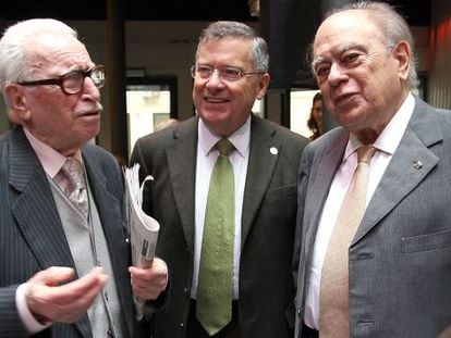  Josep Llu&iacute;s Bausset, con el exrector de la Universitat de Val&egrave;ncia, Francisco Tom&aacute;s, y el ex presidente catal&aacute;n Jordi Pujol, en 2010.