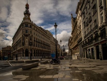 La Plaza de Canalejas, en pleno centro de Madrid, días después del inicio del estado de alarma en 2020.