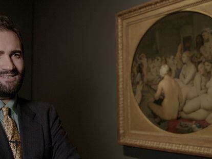 Carlos G. Navarro, en una de las salas de la exposición 'Ingres', en el Museo del Prado.
