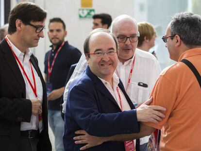 Salvador Illa (esquerra), amb Miquel Iceta, al congrés del PSOE.