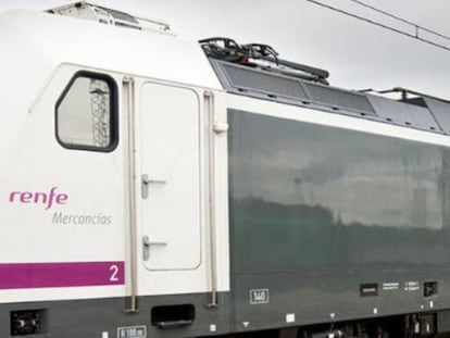 Un tren de Renfe Mercancías.